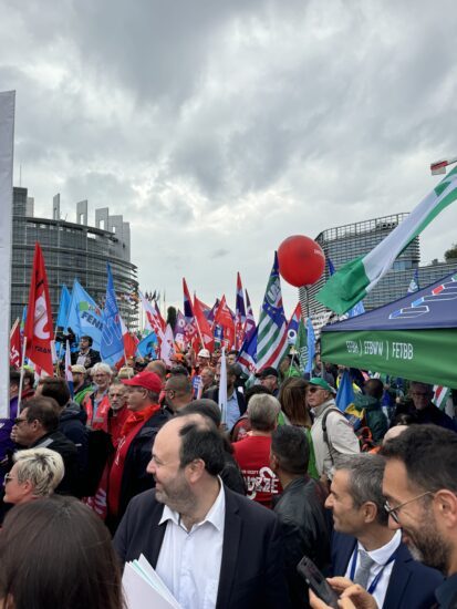 Facklig demonstration mot arbetslivskriminalitet i Strasbourg.